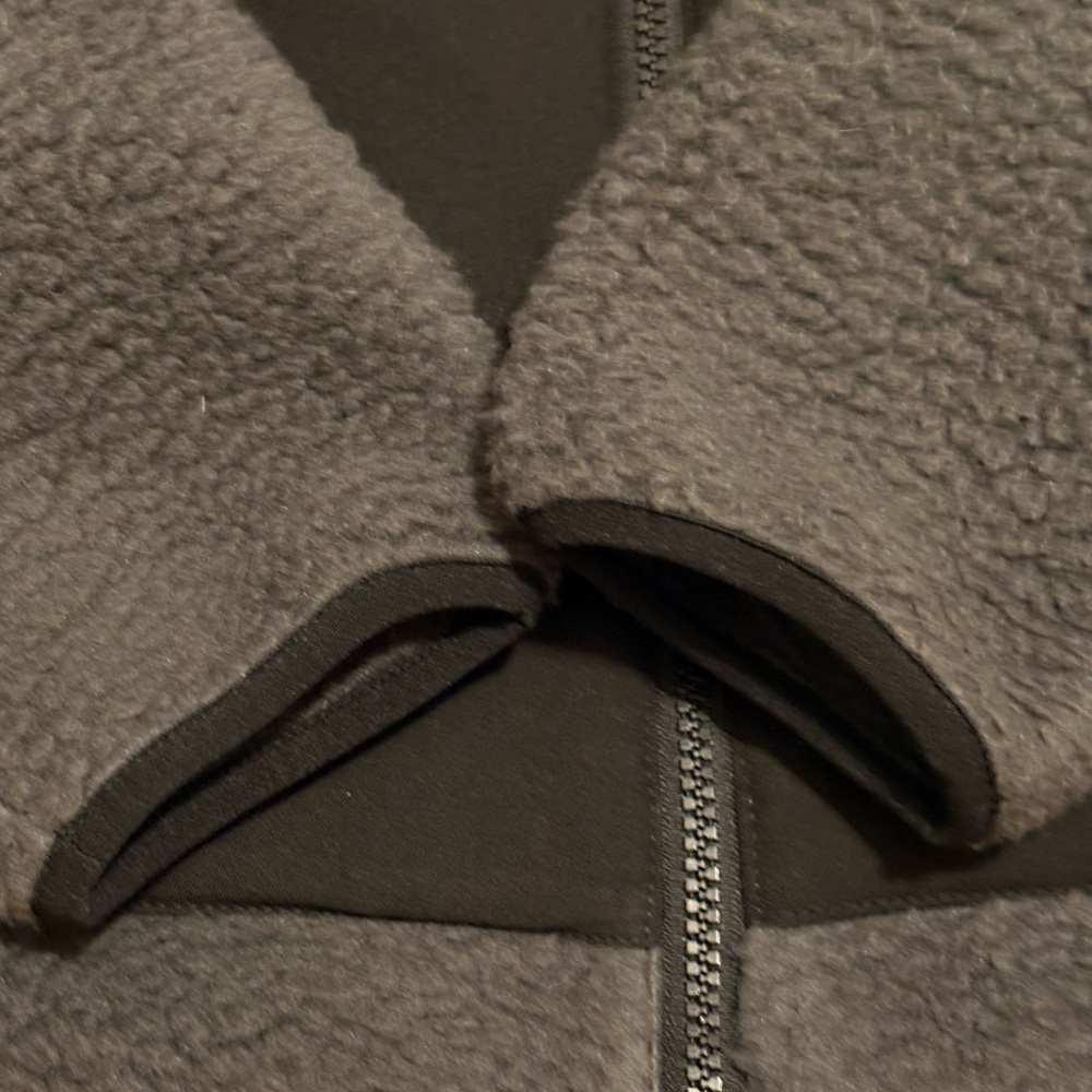 FIGS On Shift Gray/Black Sherpa Zip-Up Jacket Women’s Small - Picture 6 of 9